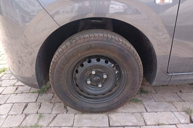 Used Wuling Hongguang New Energy 2024 All-Electric Model 300KM Standard Version Exterior 4