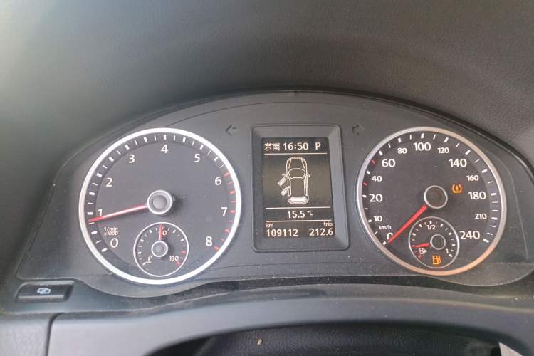 Used Volkswagen Tiguan 2010 2.0 TSI Automatic All-Wheel Drive Flagship Edition Instrument Cluster