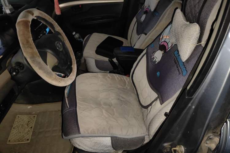 Used FAW Weizhi V5 2012 1.5L Manual Entry-Level Trim
