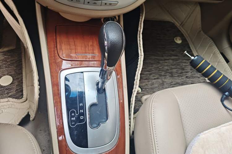 Used Buick Excelle 2013 1.5L Automatic Luxury Model Gear Lever