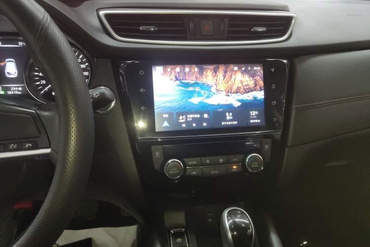 Used Nissan Qashqai 2023 Classic 2.0L CVT XV Comfort Edition Audio And AC Panel