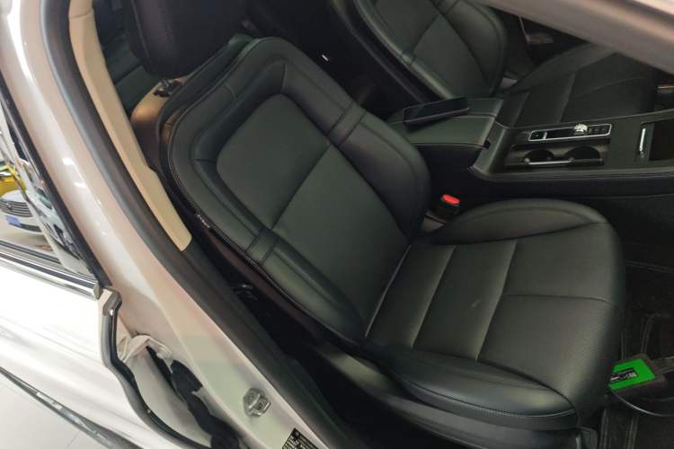 Used Lincoln Corsair 2023 2.0T Two-Wheel Drive Luxury Edition Right Front Seat