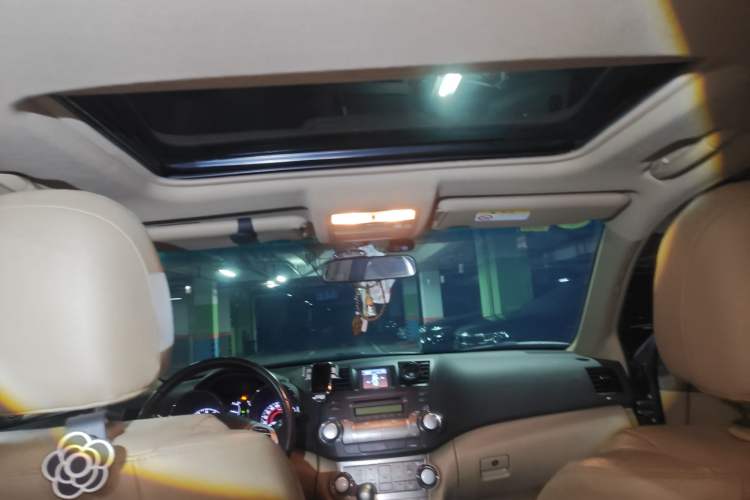 Used Toyota Highlander 2012 2.7L Two-Wheel Drive 7-Seater Luxury Edition
