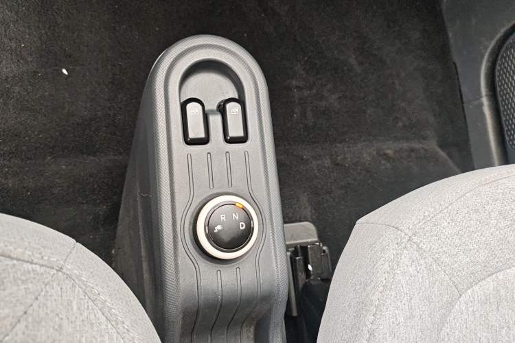 Used Wuling Hongguang MINIEV 2021 Macaron Premium Model – Lithium Iron Phosphate Gear Lever