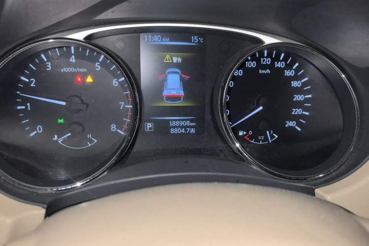 Used Nissan X-Trail 2014 2.0L CVT Comfort Edition 2WD Odometer Close Up