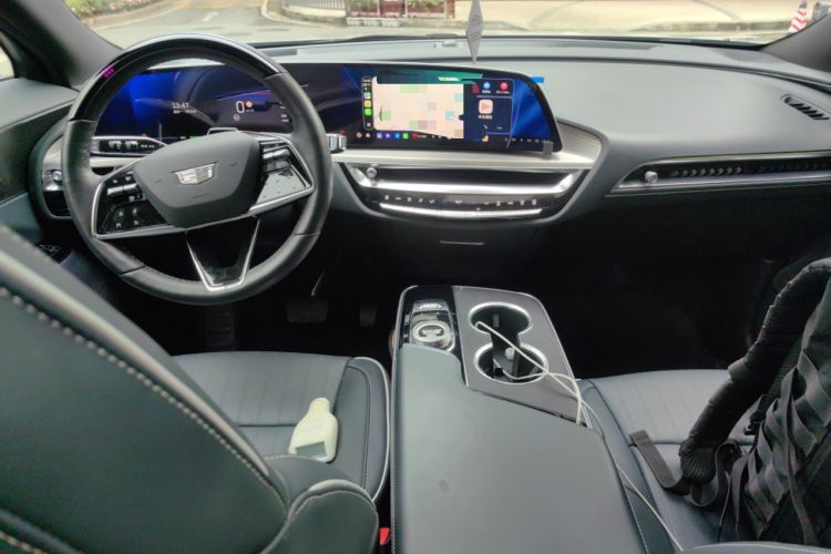 Used Cadillac LYRIQ 2022 Four-Wheel-Drive High-Performance Deluxe Edition Center Console