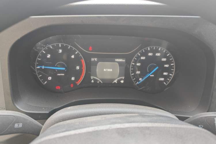 Used JMC Fushun 2022 2.0T Manual Multi-Function Passenger Vehicle Mid-Range High Roof 6-7 Seats Instrument Cluster