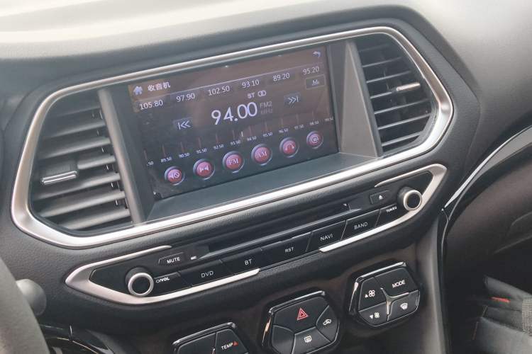 Used GAC Trumpchi GS4 2017 235T Automatic Two-Wheel Drive Elite Edition Audio And AC Panel