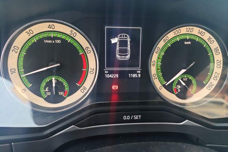 Used Skoda Superb 2018 TSI330 DSG Comfort Edition China V Standard Odometer Close Up