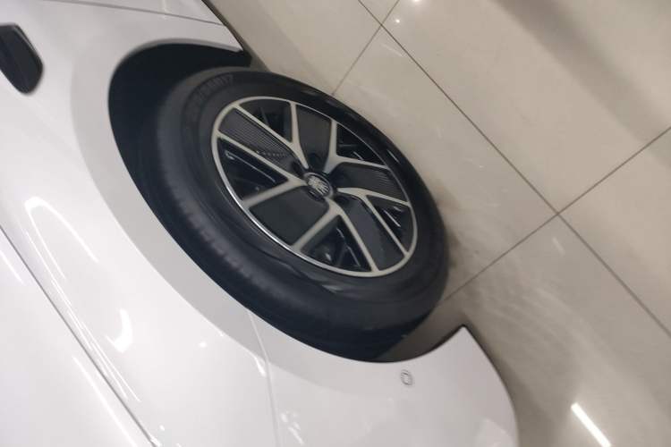 Used BYD Qin L 2025 DM-i Smart Drive 120KM Leading Model