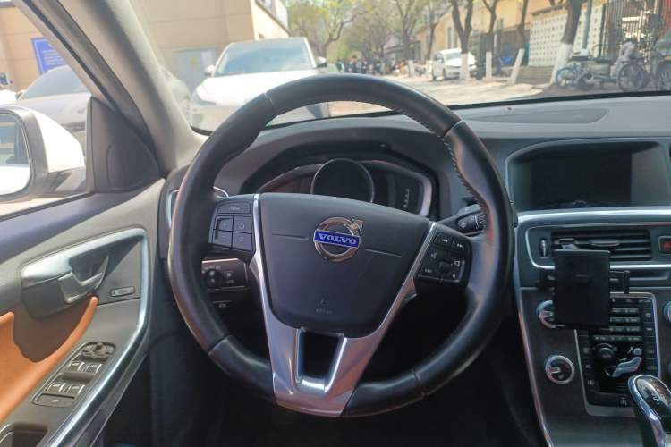 Used Volvo S60 2016 S60L T5 Intelligent Drive Edition Steering Wheel