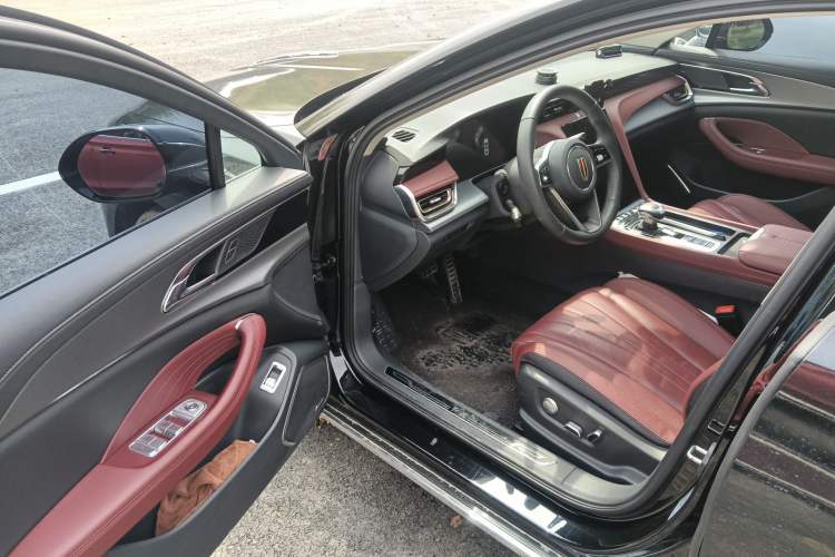 Used Hongqi H5 2023 2.0T Automatic Smart Connect Flagship Edition Driver Seat