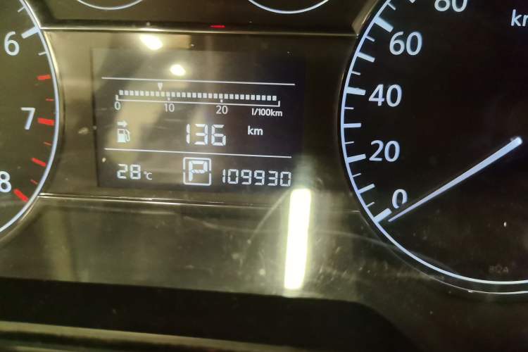 Used Nissan Tiida 2011 1.6L CVT Smart Version Odometer Close Up