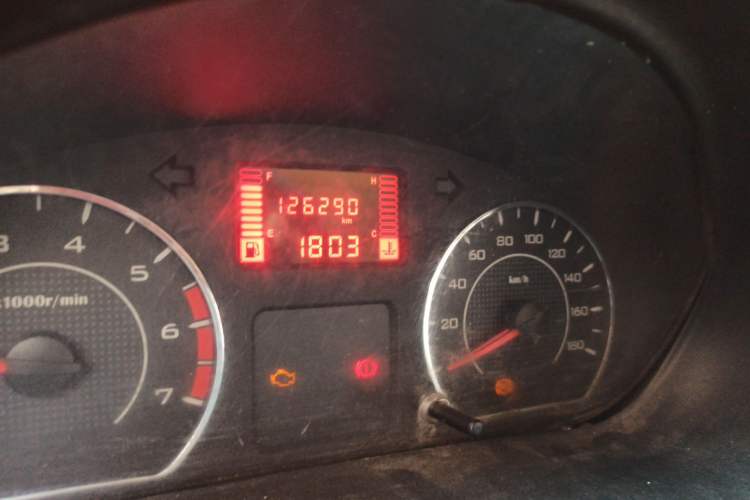 Used Wuling Zhiguang 2015 1.2L S Practical Model LSI Odometer Close Up