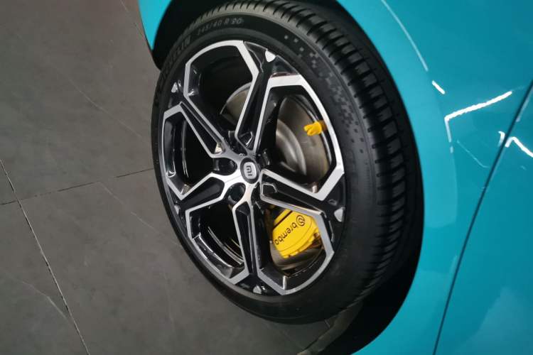 Used Xiaomi Auto SU7 2024 Rear-Drive Long-Range Intelligent Driving Version Right Rear Wheel Hub