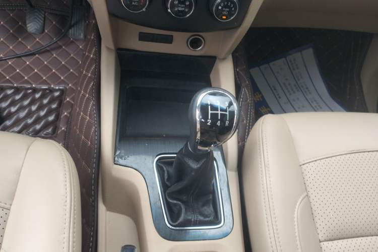 Used Wuling Hongguang 2016 1.5L S1 Deluxe Model China V-standard Gear Lever