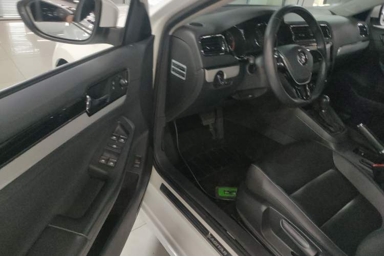 Used Volkswagen Sagitar 2015 1.6L Automatic Comfort Model