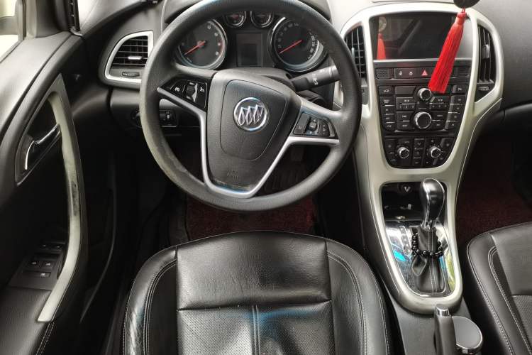 Used Buick GT 2013 GT 1.8L Automatic Fashion Edition Steering Wheel