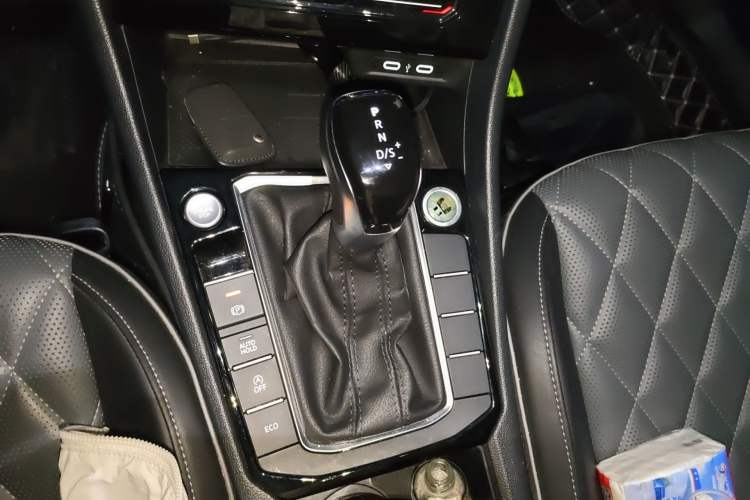 Used Volkswagen Sagitar 2023 280TSI DSG Excellence Plus Edition Gear Lever