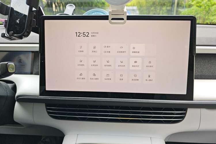 Used XPeng G6 2023 580 Long-Range Pro Audio And AC Panel