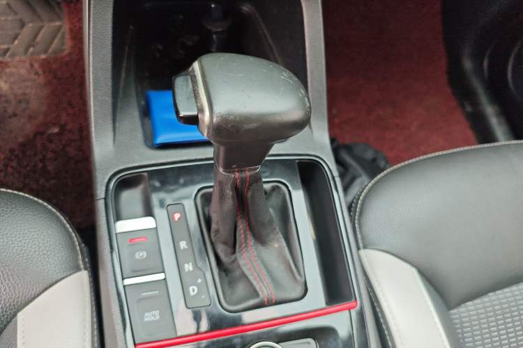 Used Qoros 5 2017 1.6T Automatic Prestige Model Gear Lever