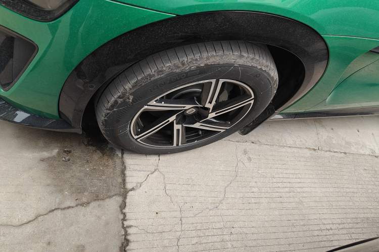 Used Xiaomi Auto YU7 2025 Ultra-Long Range Rear-Wheel Drive Version Exterior 4