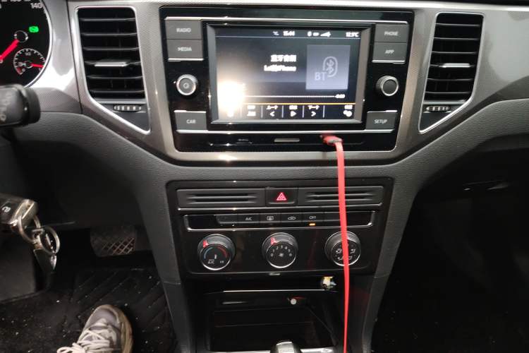 Used Volkswagen Golf Sportsvan 2018 230TSI Automatic Trend Edition Audio And AC Panel