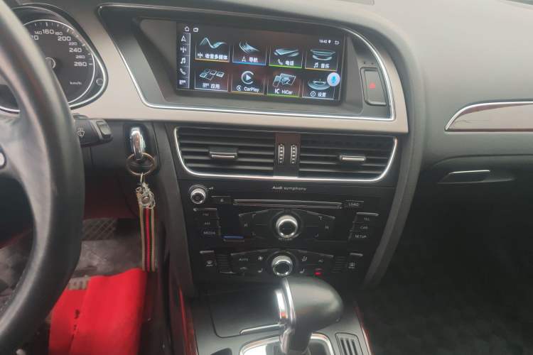 Used Audi A4L 2013 35 TFSI Automatic Standard Model Audio And AC Panel