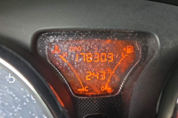 Used Nissan Sunny 2011 1.5XV Manual Luxury Edition Odometer Close Up