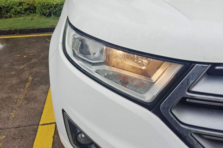 Used Ford Edge 2015 2.0T GTDi Two-Wheel-Drive Platinum Edition