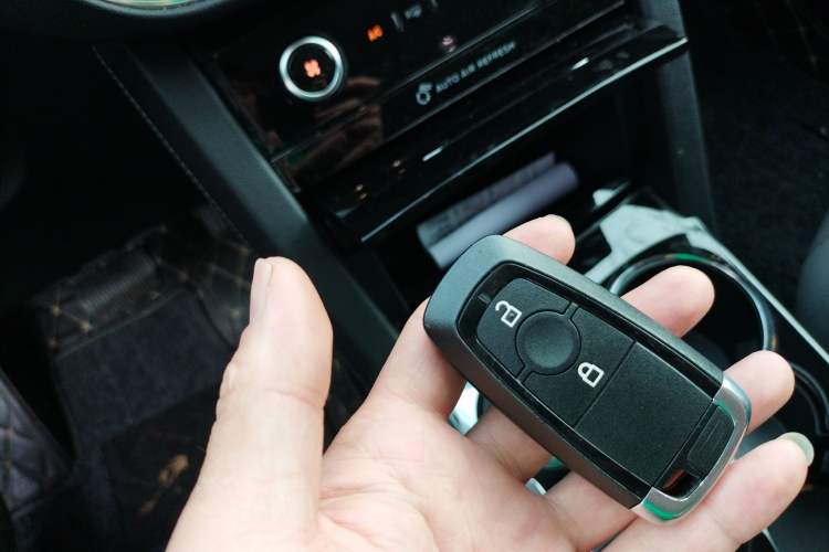 Used Ford Escape 2020 EcoBoost 245 Two-Wheel-Drive Titanium Edition