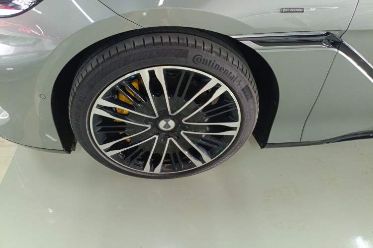 Used Denza Z9GT 2024 1100 4x4 Ultra First Edition Left Front Wheel Hub