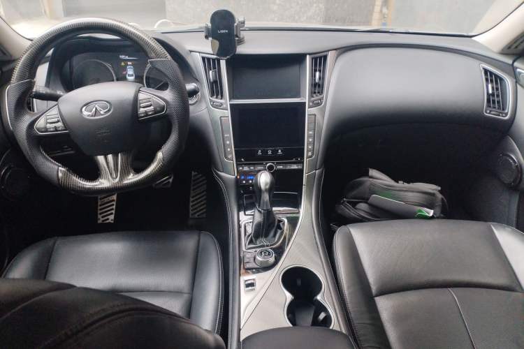 Used Infiniti Q50L 2016 2.0T Enjoyment Edition Center Console