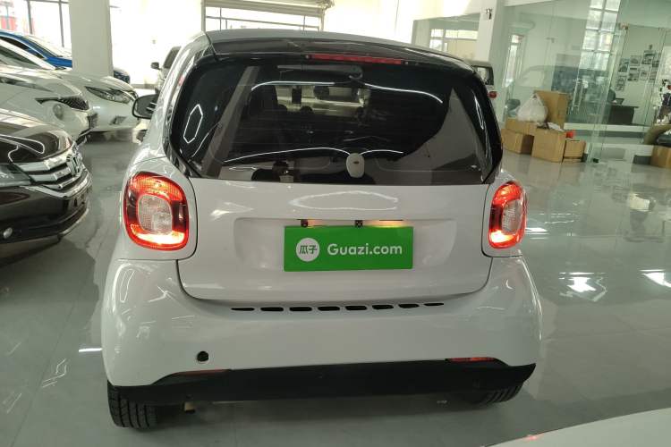 Used smart fortwo 2015 1.0L 52 kW hardtop Dynamic version
