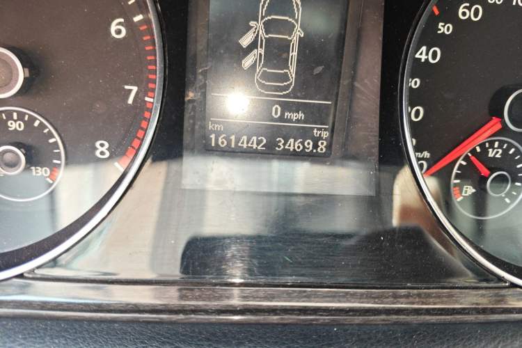 Used Volkswagen Magotan 2012 2.0 TSI Ultimate Edition Odometer Close Up