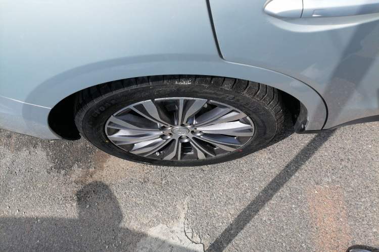 Used Hongqi E-QM5 2022 431 km Charge & Enjoy Edition Right Rear Wheel Hub