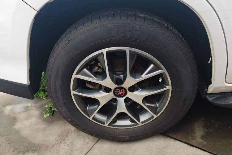 Used BYD Song 2016 Gaishi Edition 1.5TI Manual Haoya Model Right Rear Wheel Hub