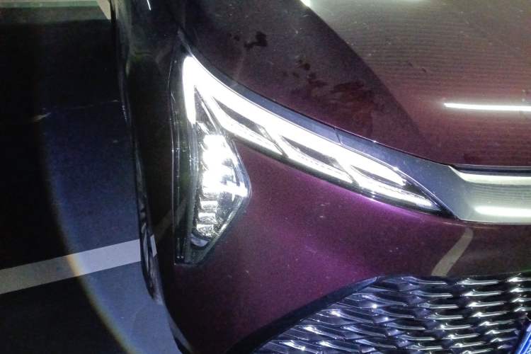 Used Buick Century 2023 2.0T Seven-Seater Yinshi Edition Right Front Headlight