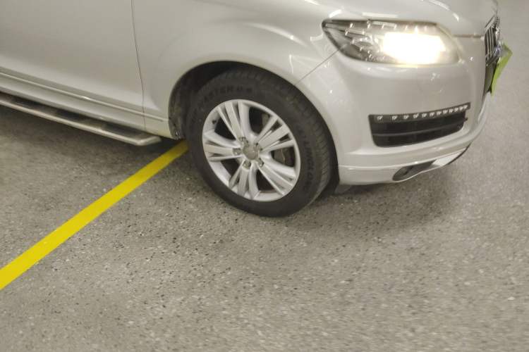 Used Audi Q7 2011 3.0 TFSI Technology (200kW) Right Front Wheel Hub