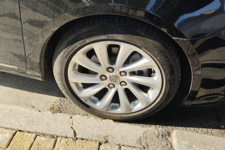 Used Buick LaCrosse 2014 2.0T SIDI Smart Luxury Flagship Edition Right Front Wheel Hub