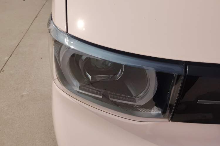 Used Wuling Hongguang MINIEV 2022 Macaron Premium Model – Lithium Iron Phosphate Right Front Headlight