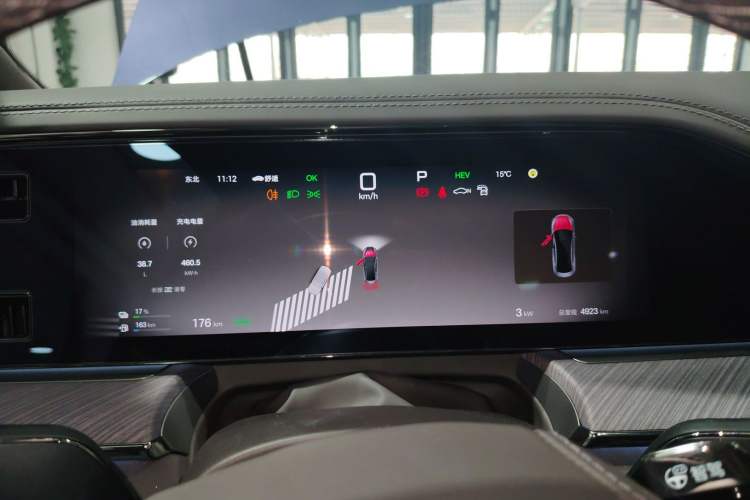 Used Denza Z9 2024 1100 km All-Wheel-Drive Ultra Version
