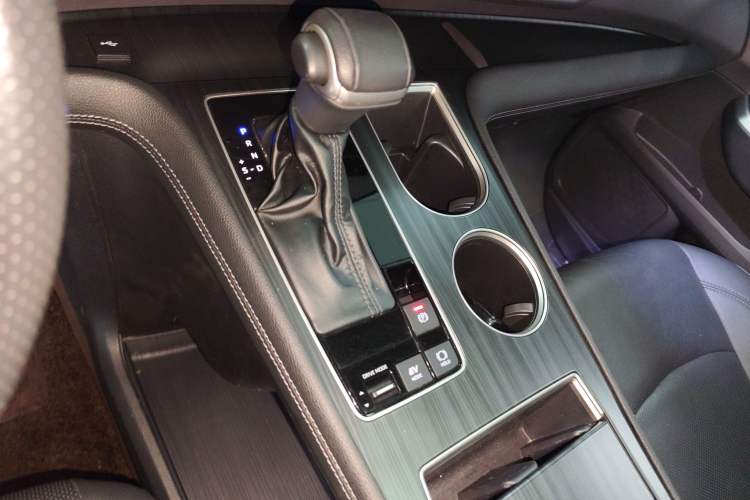 Used Toyota Sienna 2023 2.5L Hybrid Deluxe Edition
