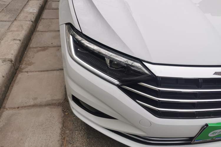 Used Volkswagen Sagitar 2020 280TSI DSG Comfort Version China VI Standard Right Front Headlight