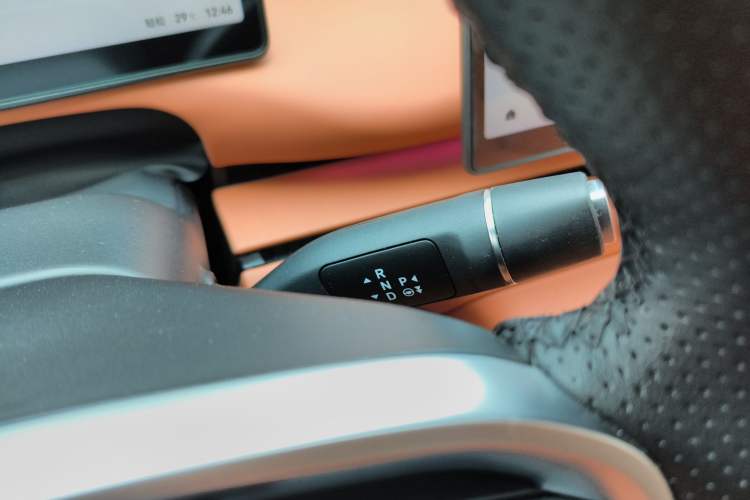 Used Leapmotor C16 2024 All-Electric 580 Luxury Edition Gear Lever