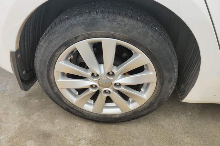 Used Kia K3 2013 1.6L Automatic GL Right Rear Wheel Hub