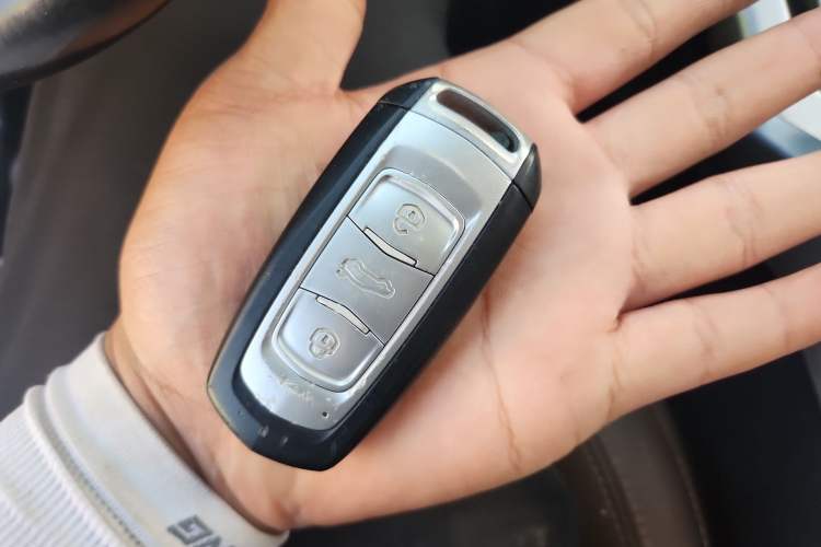 Used Geely Auto Emgrand X7 Sport 2016 1.8TD Automatic ZhiZun Version Interior 1