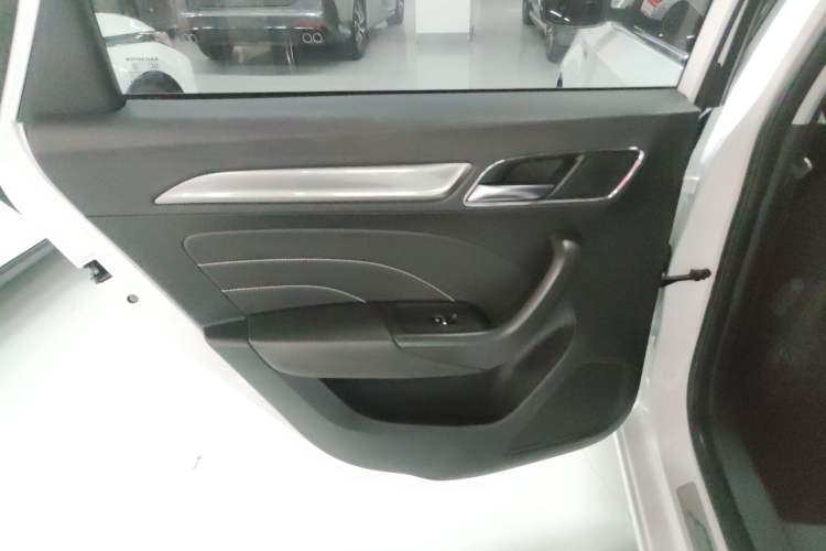 Used Roewe i6 2019 PLUS 1.6L CVT 4G Connected Flagship Deluxe Edition
