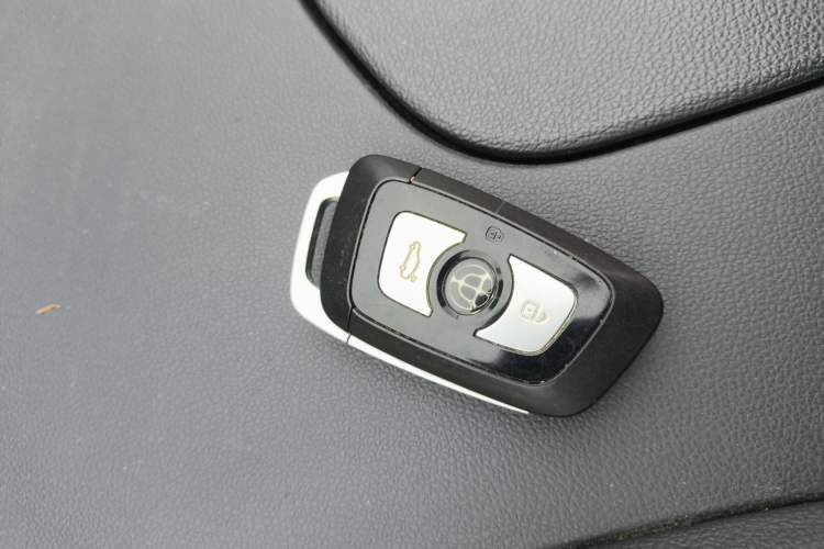 Used Brilliance V7 2018 280T Manual Luxury 5-Seater
