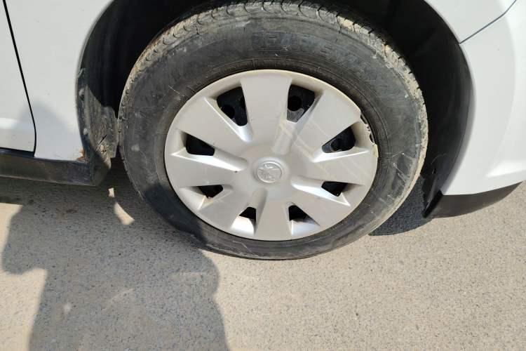 Used Venucia R50 2015 1.6L Manual Fashion Edition
